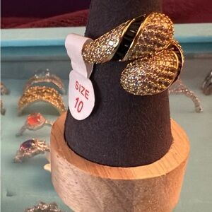 Elegant Gold and Silver Women's Ring